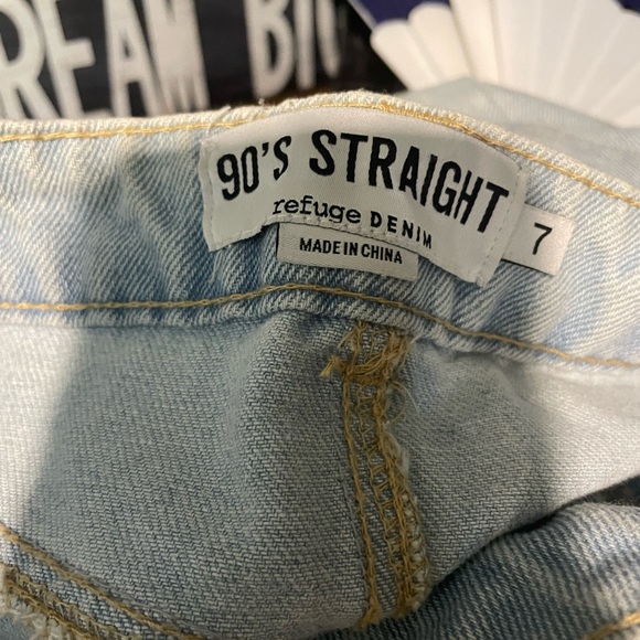 Women’s 90’s Cut Jeans ( 7 ) - Picture 2 of 3